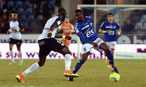  克莱蒙主场负于斯特拉斯堡，中场控制不力致溃败